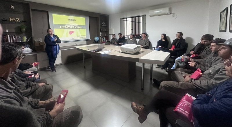 Julho Amarelo reforça prevenção às hepatites virais com ações educativas em Erechim