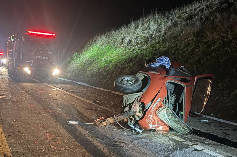 Colisão envolvendo três veículos deixa dois mortos e quatro feridos na BR-285, em Lagoa Vermelha