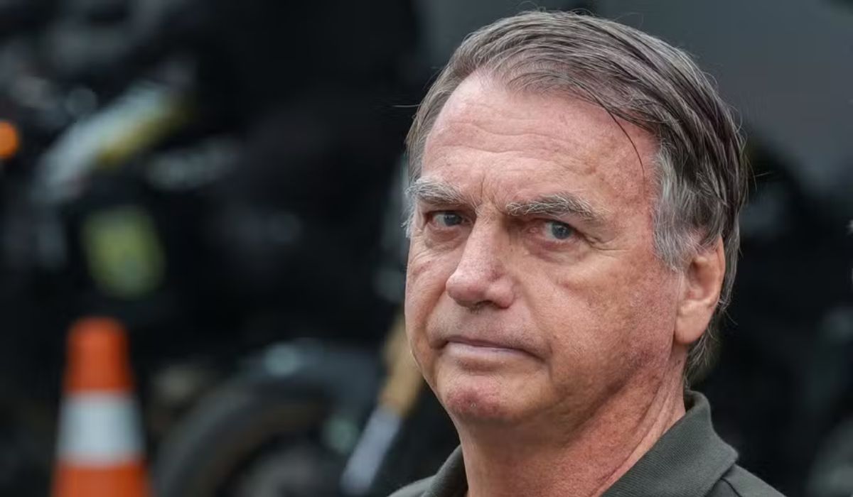 STF mantém Bolsonaro em prisão domiciliar e determina entrega de armas à PF