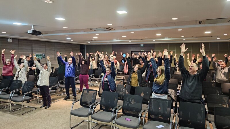 Educação Física da URI promove “Yoga do Riso” no Centro de Qualidade de Vida da Unimed