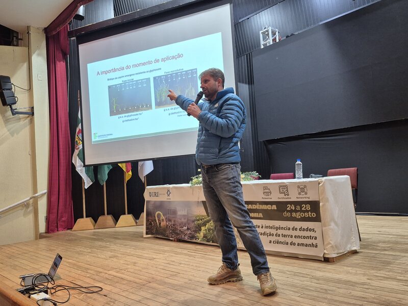 Palestra sobre manejo de plantas daninhas abre Semana Acadêmica de Agronomia da URI