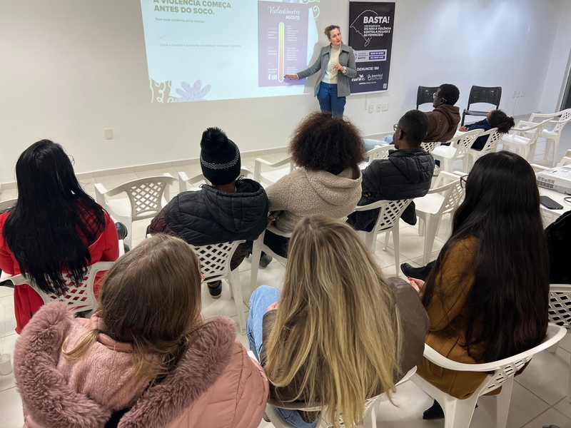 Mulheres migrantes recebem orientação sobre direitos e combate à violência em Erechim