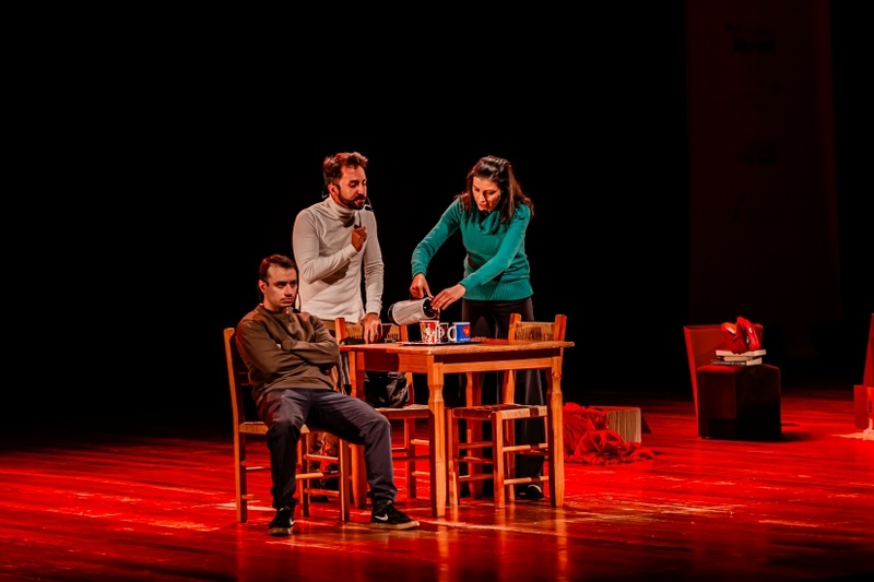 Erechim recebe peça teatral sobre educação financeira em comemoração aos 45 anos da Sicredi UniEstados