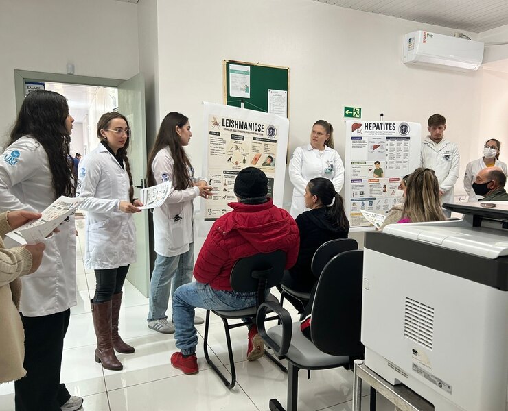 Estudantes de Medicina da URI levam informação, prevenção e testes gratuitos ao Bairro Atlântico