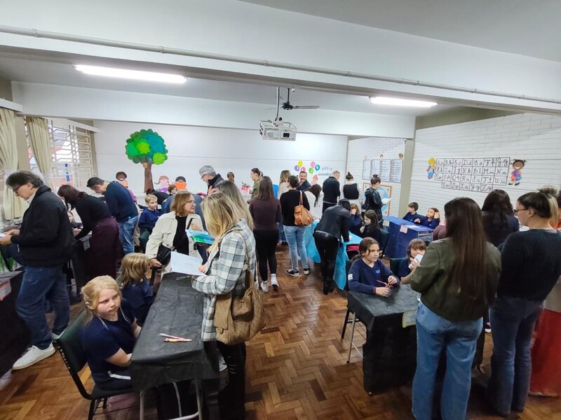 Pequenos escritores, grandes histórias: projeto da URI transforma leitura em magia