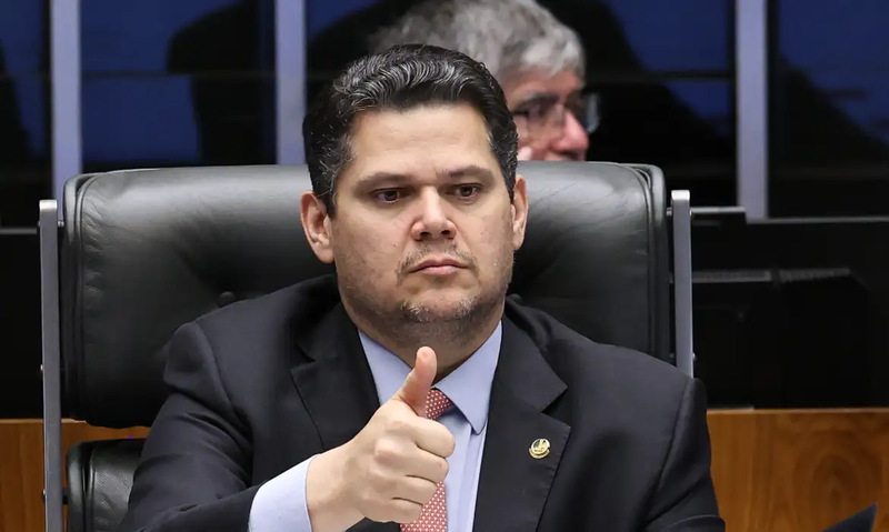 PEC que acaba com escala 6x1 avança no Senado e será analisada pela CCJ