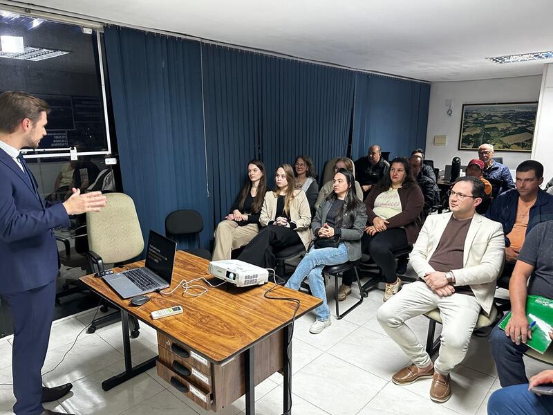 Palestra orienta MEIs de Erechim sobre aposentadoria e direitos previdenciários
