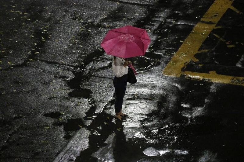 Frente fria ganha força e coloca cinco estados na rota de chuva intensa e temporais