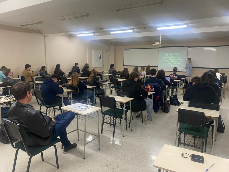 Da sala de aula à pesquisa: ex-aluna da URI retorna à universidade para inspirar novos acadêmicos de Direito