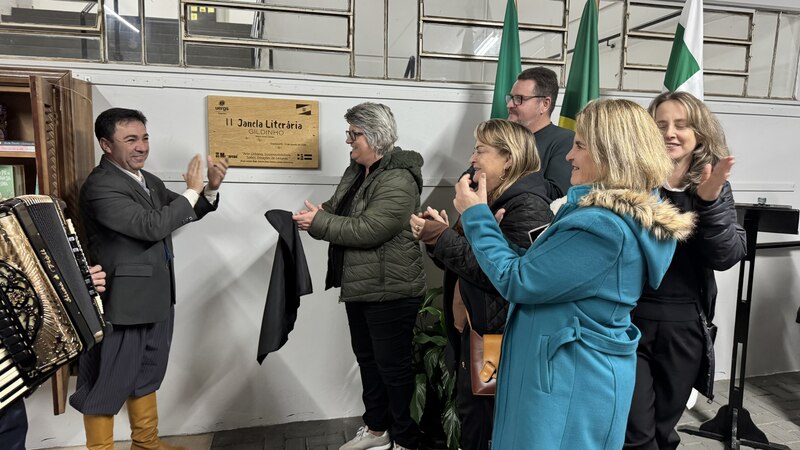 Janela Literária Gildinho é inaugurada em escolas municipais de Erechim