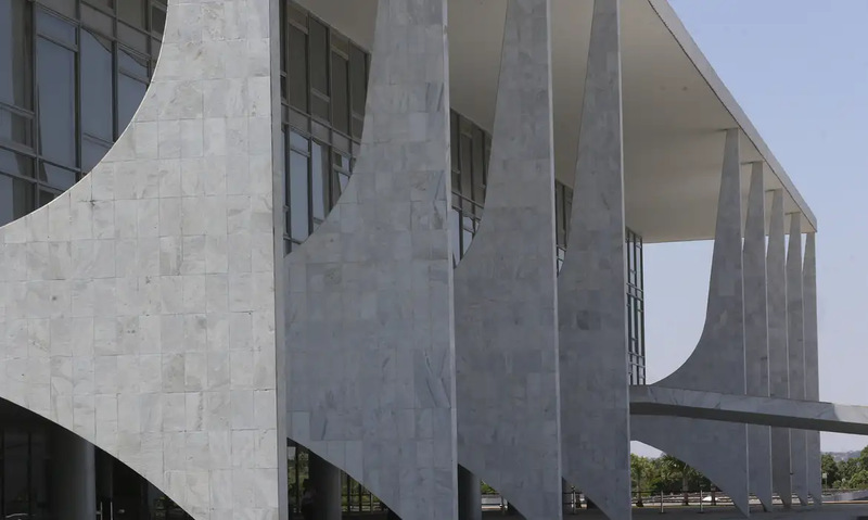 Brasil abre processo para avaliar resposta às tarifas impostas pelos Estados Unidos