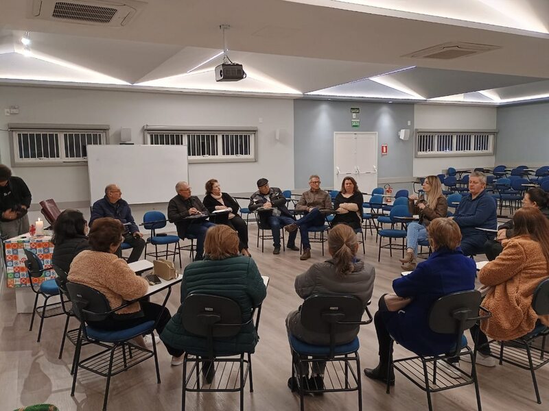 Cáritas Diocesana reúne voluntários para conhecer rede de atendimento social em Erechim