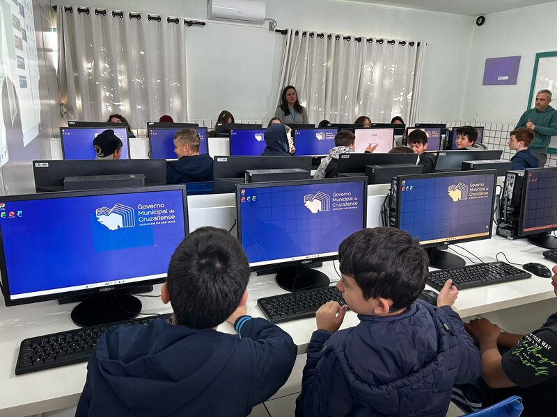 Cruzaltense inaugura laboratório de informática e robótica na EMEF Mário Quintana