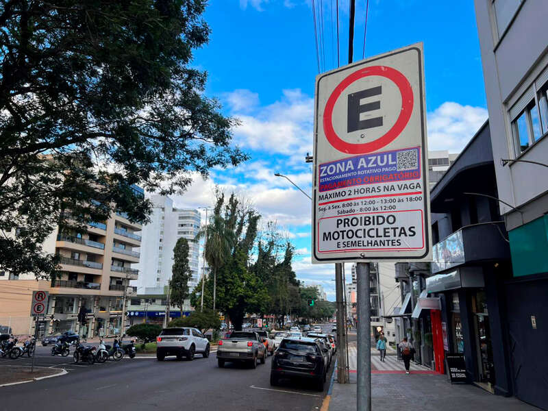 Estacionamento rotativo de Erechim muda regras e passa a cobrar também de idosos em vagas preferenciais