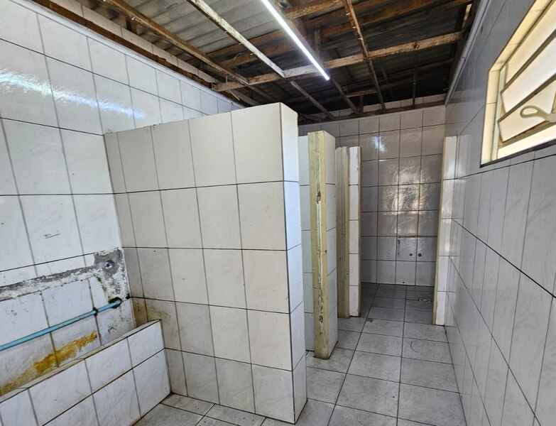 Banheiro público atrás da Prefeitura de Erechim é vandalizado e ficará fechado para reformas