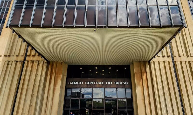 Banco Central reduz projeção do PIB para 1,8% e vê economia perdendo ritmo