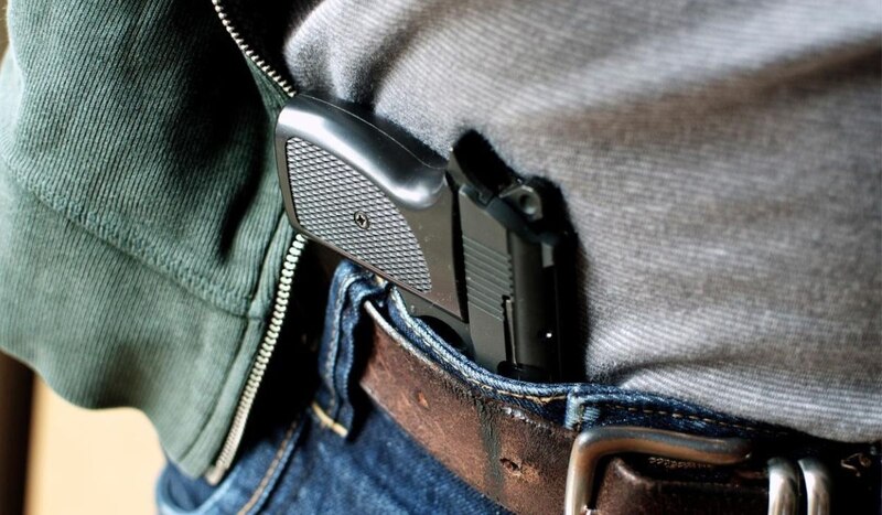 Porte de arma para novas categorias avança na Câmara, mas regra ainda não está valendo