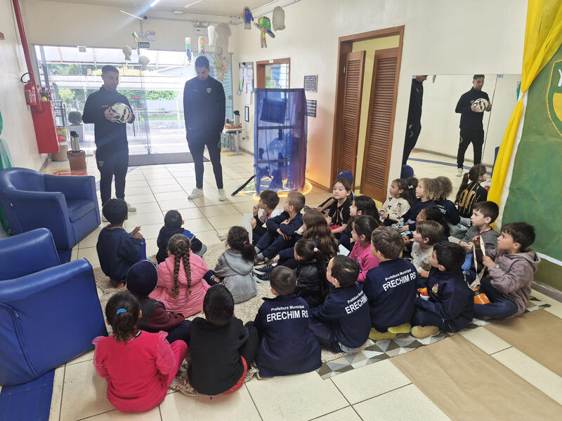 Canarinho nas Escolas transforma manhã de crianças em encontro de sonhos e muita alegria
