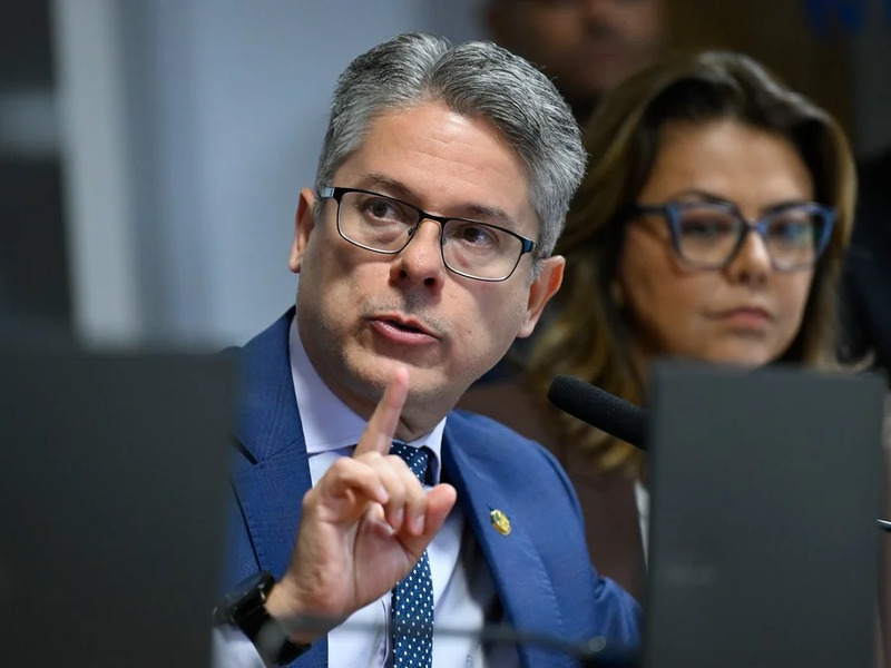 Alessandro Vieira vai ao STF para tentar destravar CPI sobre relações de ministros com Banco Master