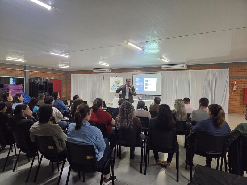 Profissionais da Educação participam de palestra e encontro de integração em Barra do Rio Azul