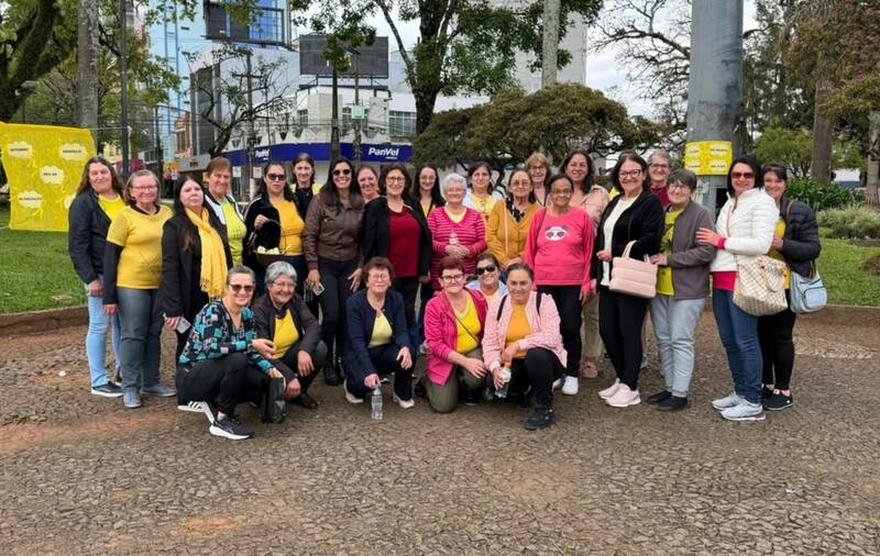 Grupo das Margaridas realiza ação de valorização da vida no centro de Erechim