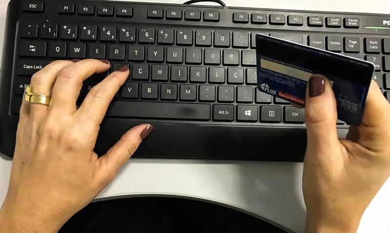 IPVA, taxas e multas vencidas já podem ser parcelados em até 12 vezes no cartão no RS