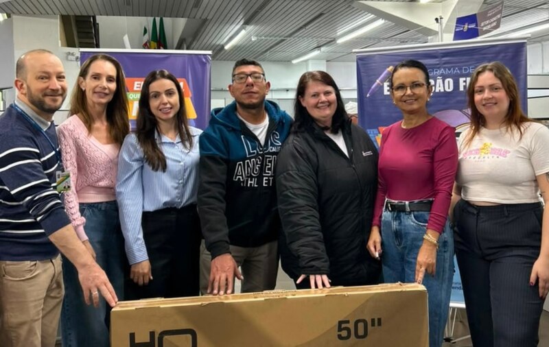 CPF na nota dá prêmio: moradora de Erechim  recebe TV de 50 polegadas no Nota Fiscal Gaúcha