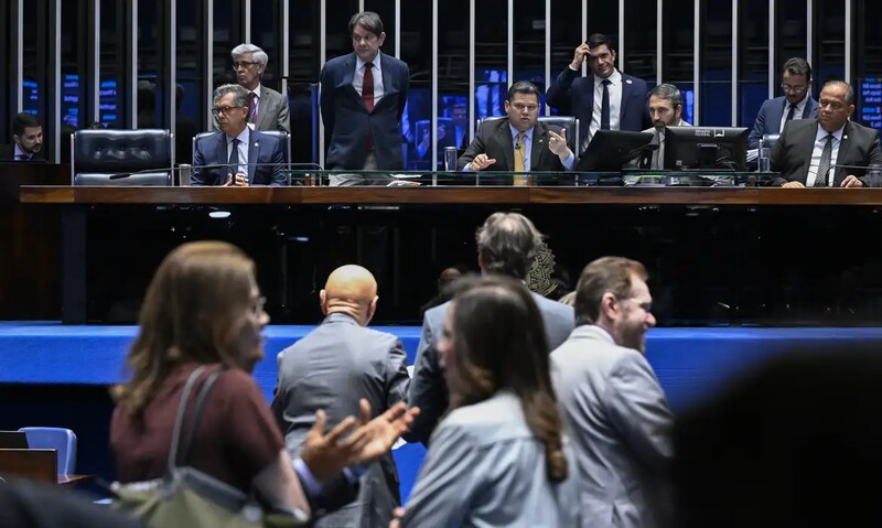 Fim da escala 6x1: votação da PEC deve ficar para depois das eleições, afirma Alcolumbre