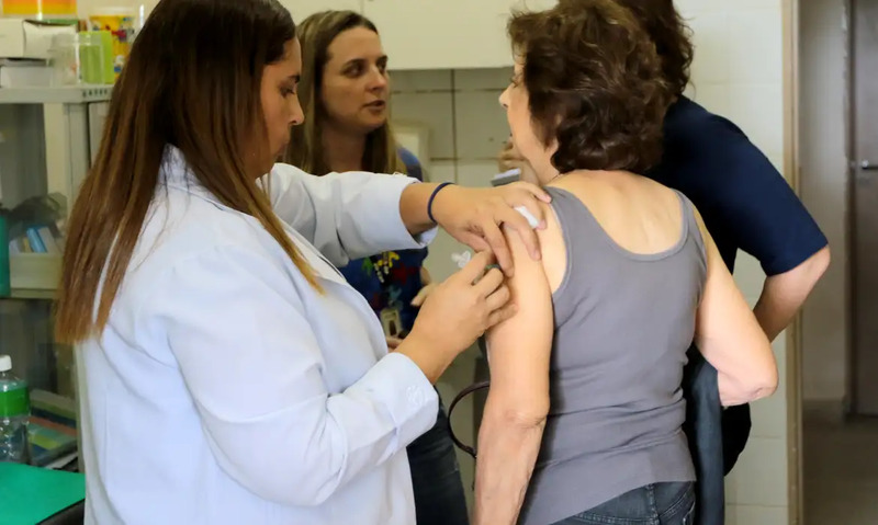 Idosos com 85 anos ou mais já podem receber a Pneumo 20 gratuitamente pelo SUS