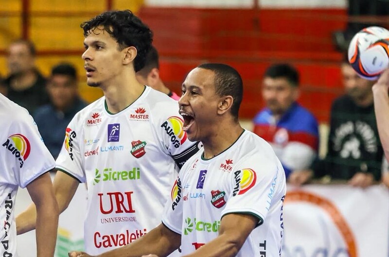 Com gols de aniversariante, Atlântico vence a Uruguaiana no fechamento da primeira fase da Série A