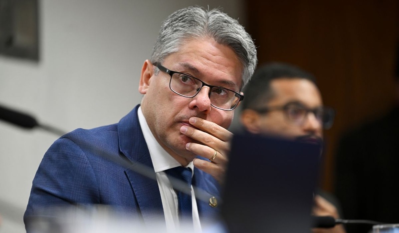 Após suspeitas levantadas em CPI, senadores pedem impeachment de Alexandre de Moraes