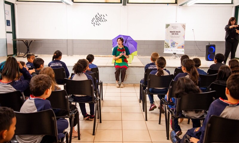 Estudantes do Sistema Municipal participam de programação especial com contação de histórias