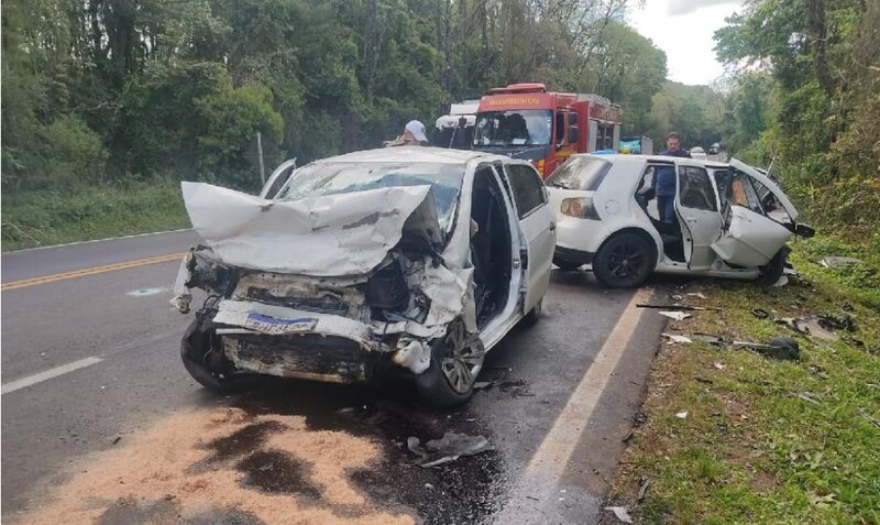 Mulher de 25 anos e homem de 42 morrem após colisão na RS-135, em Erechim