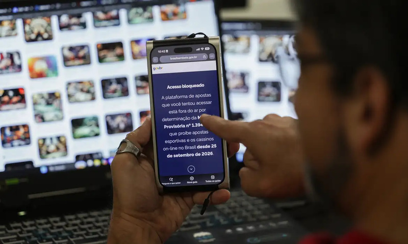 Sites de apostas começam a ser bloqueados; R$ 1,7 bilhão deve ser devolvido aos usuários