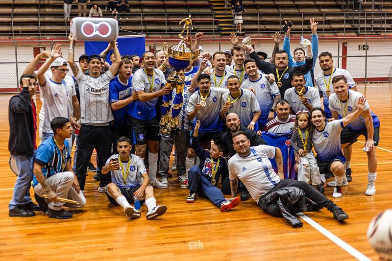Nova União levanta a taça e conquista a 1ª Divisão do Futsal de Erechim