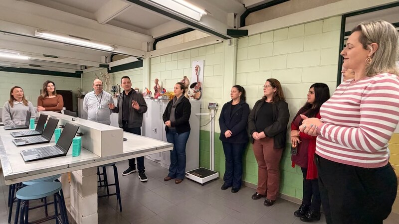 Escola Cristo Rei recebe notebooks e impressoras 3D para ampliar projeto de tecnologia em Erechim