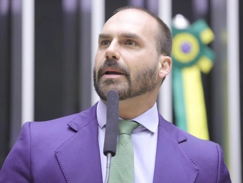 Moraes determina prisão de Eduardo Bolsonaro após condenação no caso do tarifaço