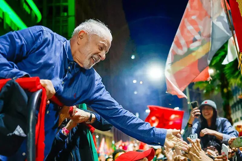  Lula é reeleito presidente do Brasil após virar disputa contra Flávio Bolsonaro no segundo turno