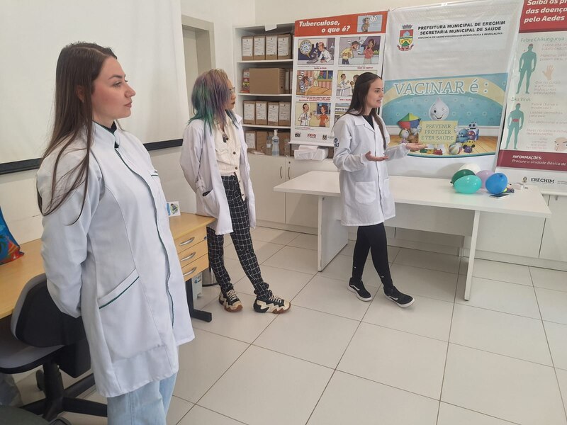 Estudantes de Psicologia e Fisioterapia promovem atividade sobre saúde mental na UBS Estevam Carraro